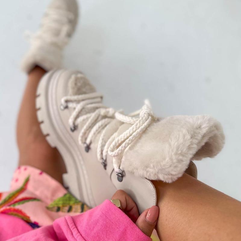 Sherpa Detail Tie Up Boots