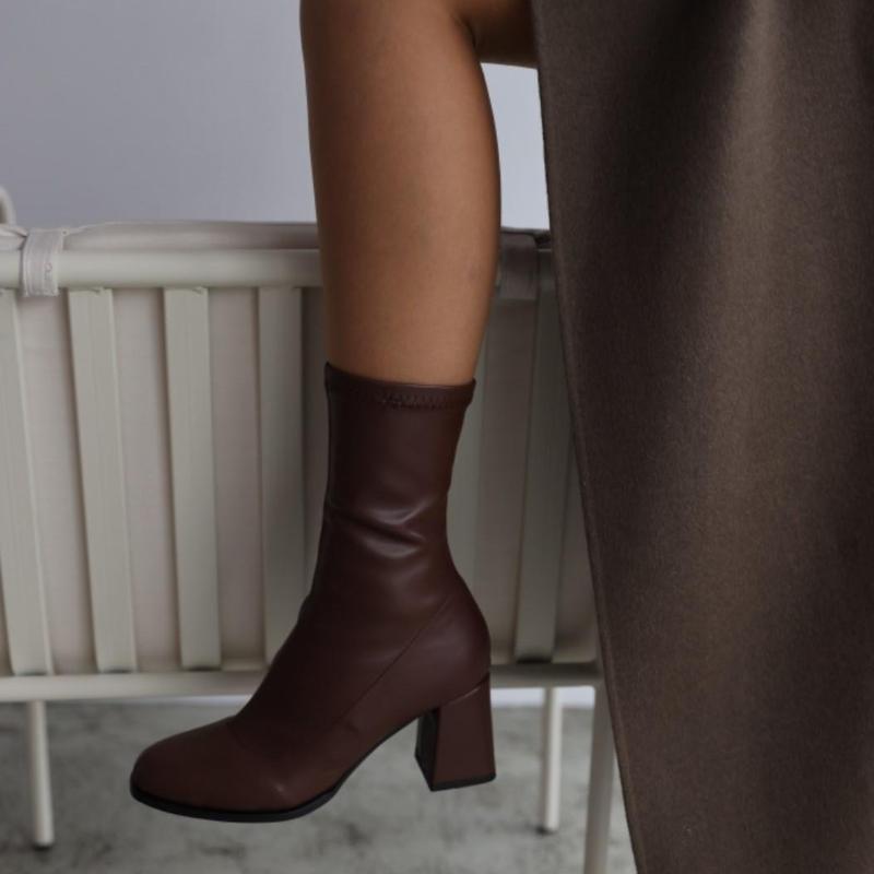 Short Heeled Stretch Boots